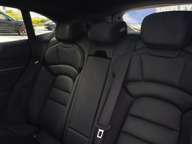 PORSCHE Taycan Photo 11