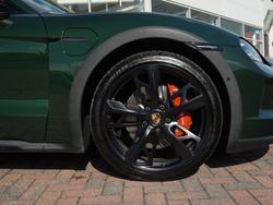 PORSCHE Taycan Photo 3
