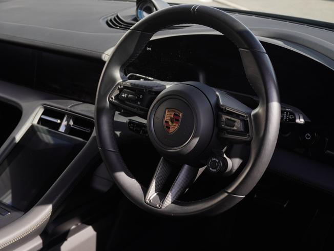 PORSCHE Taycan Photo 7