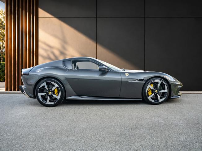 FERRARI 12 Cilindri Photo 11