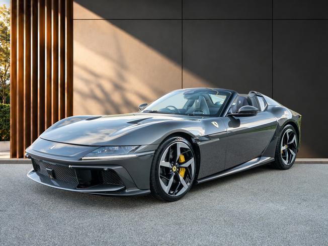 FERRARI 12 Cilindri Photo 2