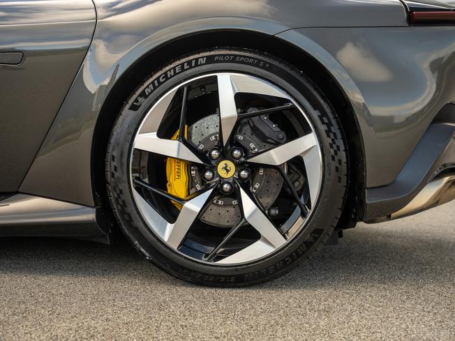 FERRARI 12 Cilindri Photo 29