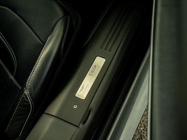 ASTON MARTIN DBS Photo 17