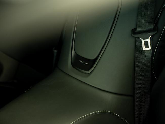 ASTON MARTIN DBS Photo 25