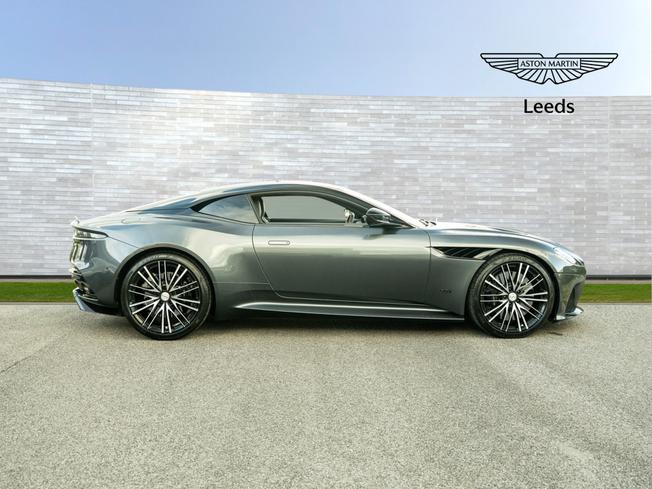 ASTON MARTIN DBS Photo 29