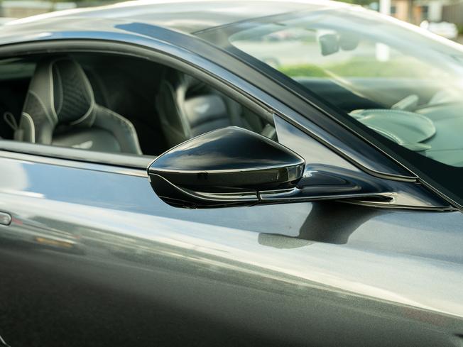 ASTON MARTIN DBS Photo 33