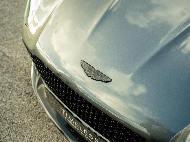 ASTON MARTIN DBS Photo 36