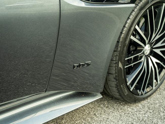 ASTON MARTIN DBS Photo 8