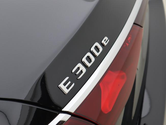 MERCEDES-BENZ E Class Photo 23