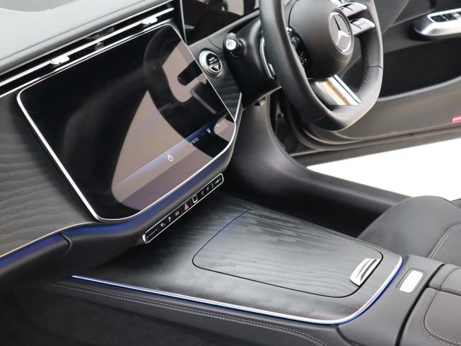 MERCEDES-BENZ E Class Photo 40