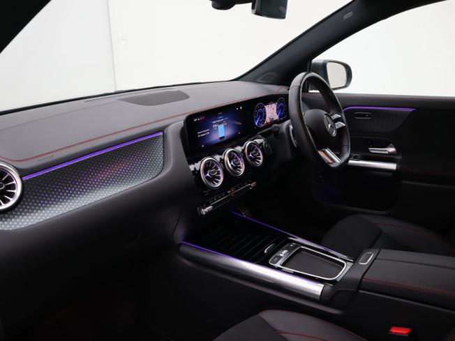 MERCEDES-BENZ Eqa Photo 3