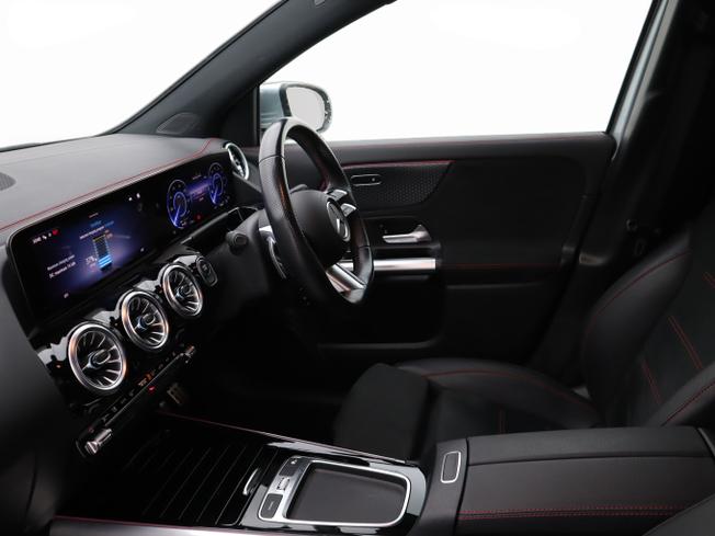 MERCEDES-BENZ Eqa Photo 18