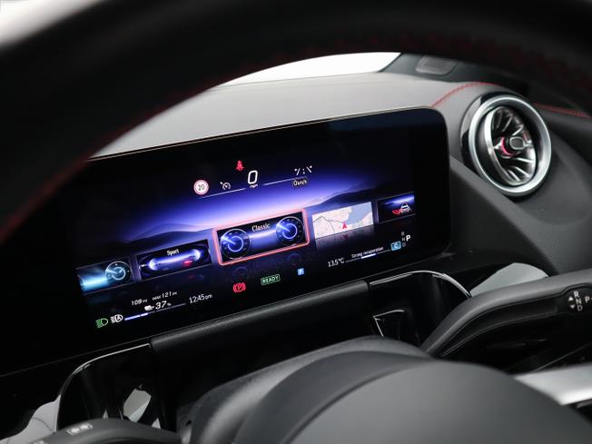 MERCEDES-BENZ Eqa Photo 34
