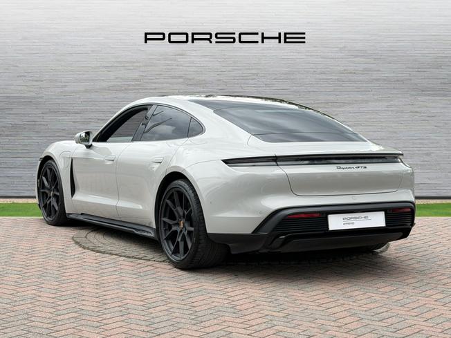 PORSCHE Taycan Photo 2