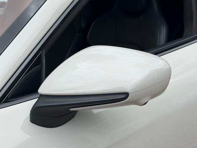 PORSCHE Taycan Photo 20