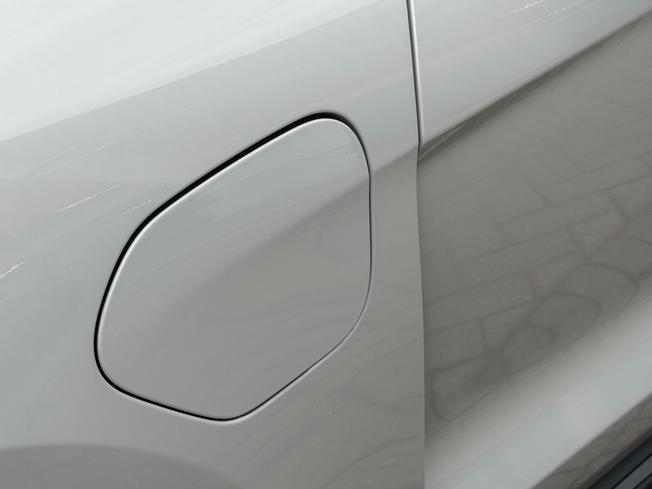 PORSCHE Taycan Photo 21