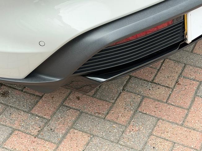 PORSCHE Taycan Photo 23