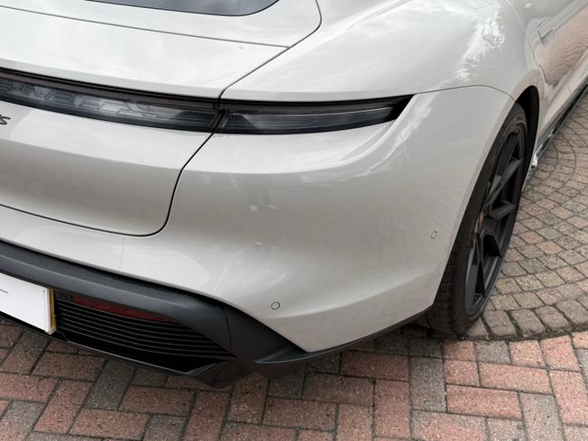 PORSCHE Taycan Photo 24
