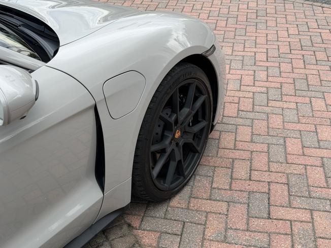 PORSCHE Taycan Photo 26