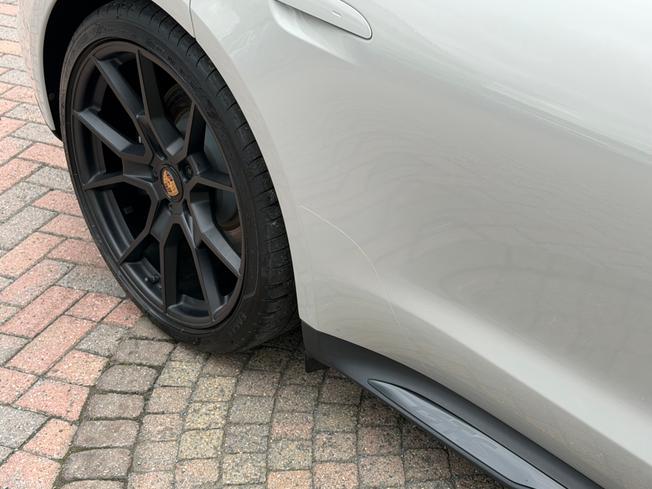PORSCHE Taycan Photo 27