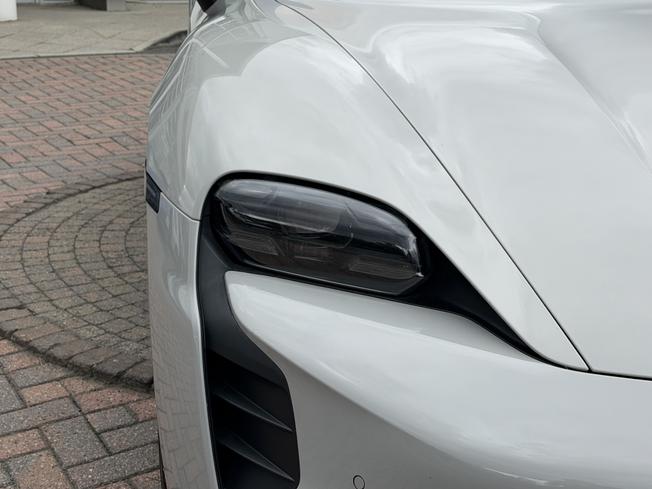 PORSCHE Taycan Photo 29