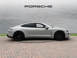 PORSCHE Taycan Photo 5