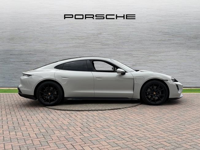 PORSCHE Taycan Photo 5