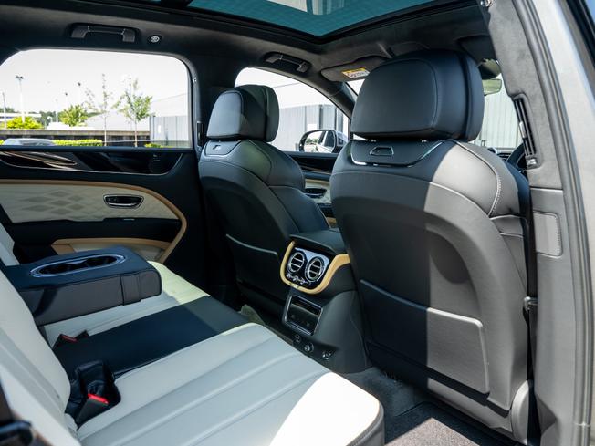 BENTLEY Bentayga Photo 23