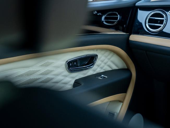 BENTLEY Bentayga Photo 36