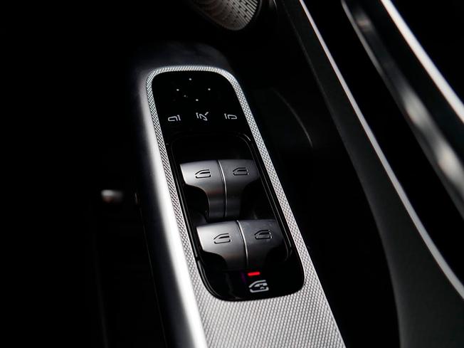 MERCEDES-BENZ Glc Photo 16