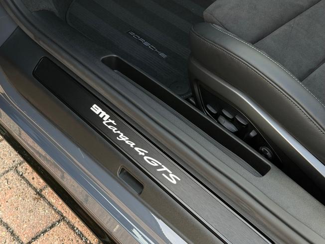 PORSCHE 911 Photo 24