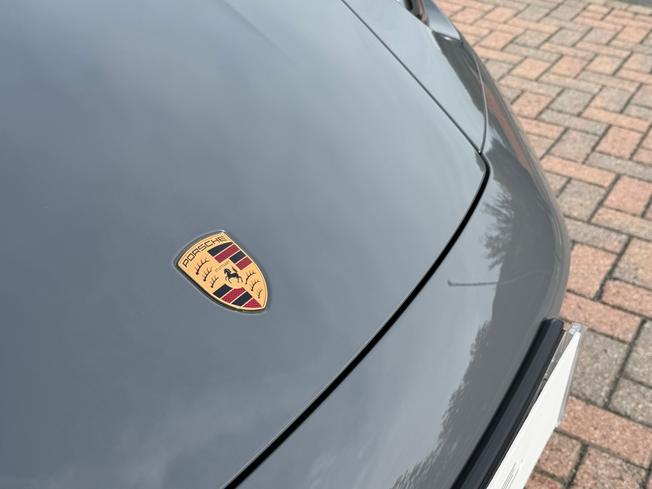 PORSCHE 911 Photo 35