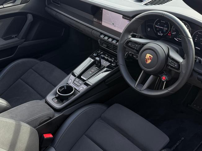 PORSCHE 911 Photo 8