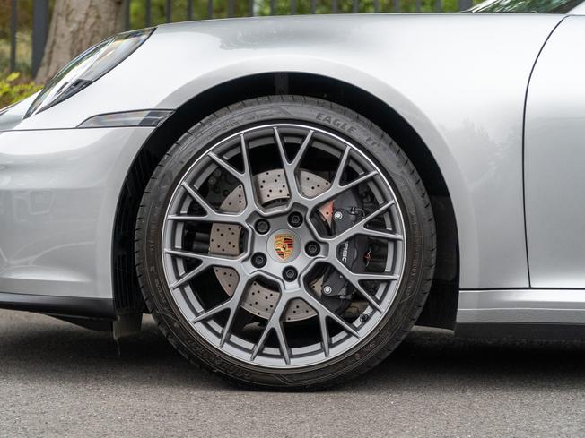 PORSCHE 911 Photo 4