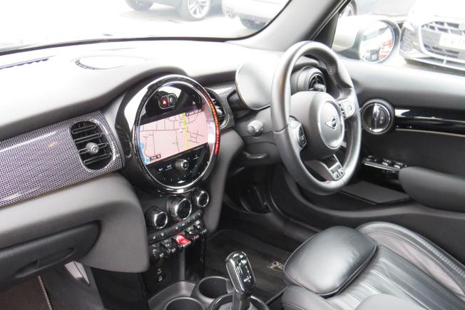 MINI Hatch Photo 14