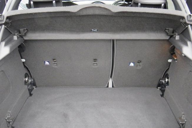 MINI Hatch Photo 18