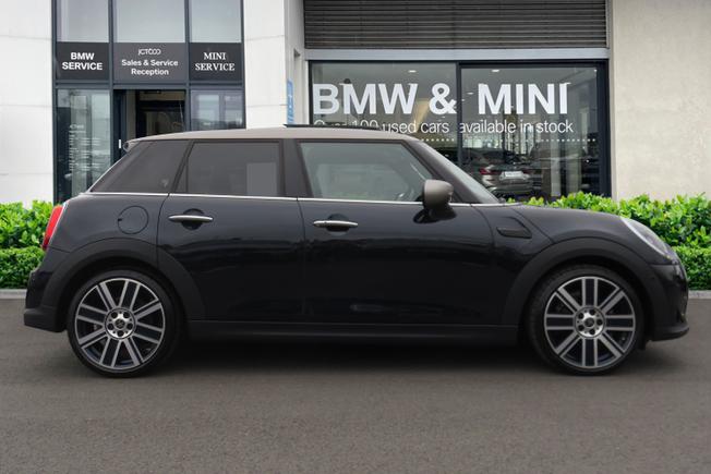 MINI Hatch Photo 3