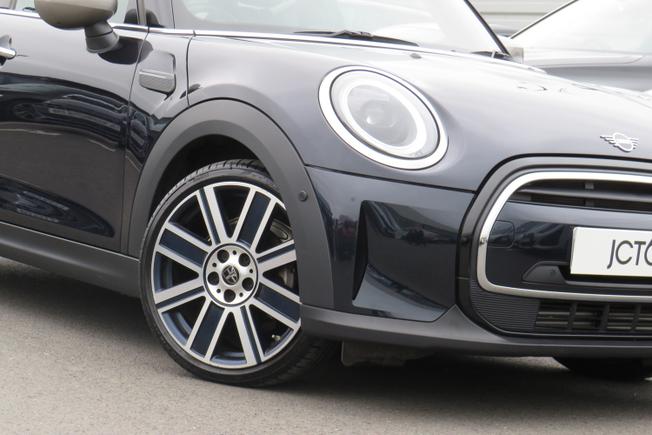 MINI Hatch Photo 6
