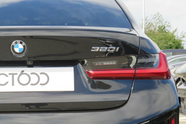 BMW 3 Series Photo 12
