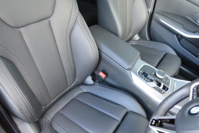 BMW 3 Series Photo 28
