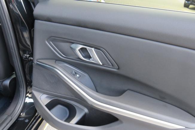 BMW 3 Series Photo 29