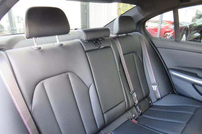BMW 3 Series Photo 31