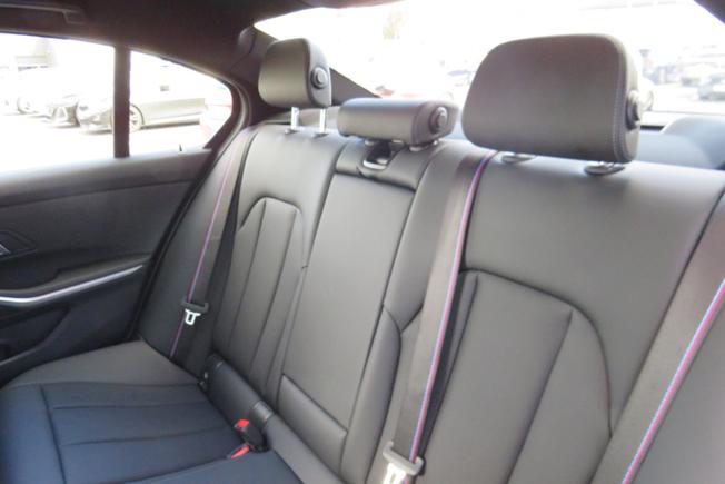 BMW 3 Series Photo 36