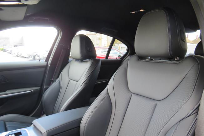 BMW 3 Series Photo 38