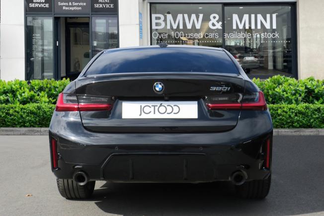BMW 3 Series Photo 5