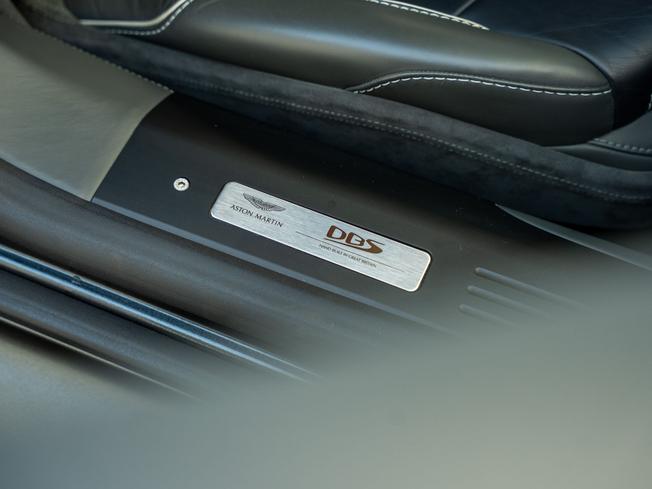 ASTON MARTIN DBS Photo 15