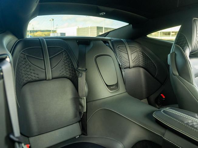 ASTON MARTIN DBS Photo 18