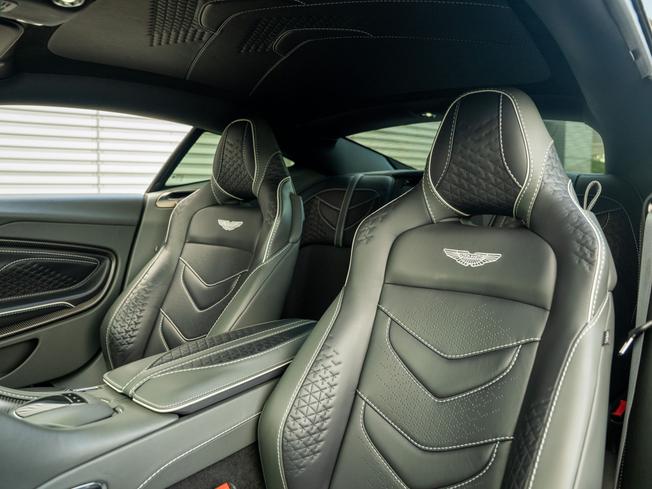 ASTON MARTIN DBS Photo 27