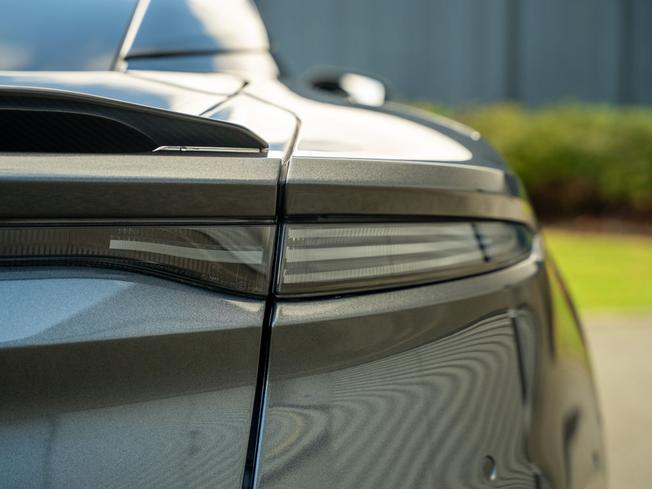 ASTON MARTIN DBS Photo 31