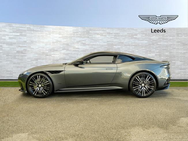 ASTON MARTIN DBS Photo 36